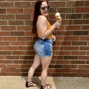 Meet your Posher, Aryn